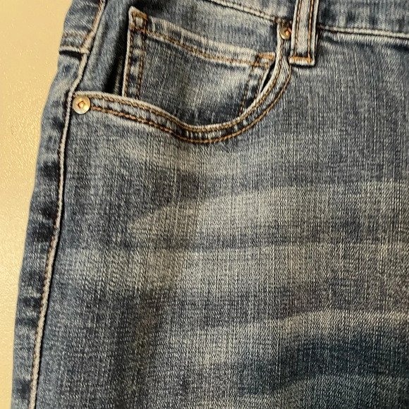 CABI 5th Avenue High Rise Flare Jeans 6069R Size 6 - Picture 8 of 16